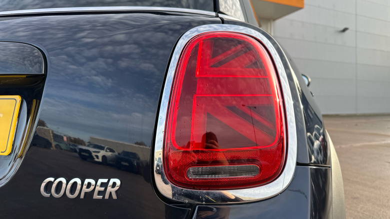 MINI Hatchback 1.5 Cooper Exclusive Premium 3dr Auto Petrol Hatchback